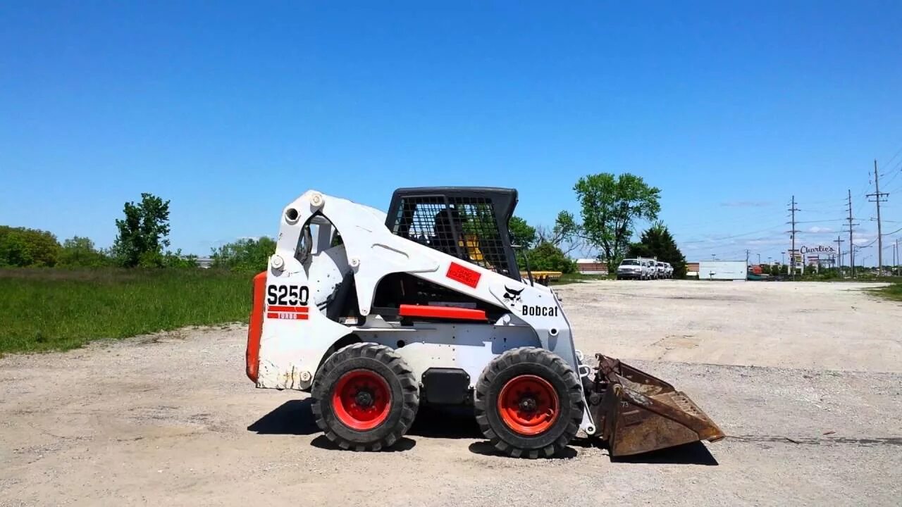 Bobcat купить bobcat pro. Мини погрузчик Bobcat s250. Мини погрузчик Бобкэт 250. Мини погрузчик Бобкэт s300. Bobcat s250 Turbo.