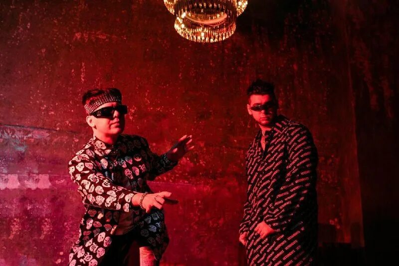 элджей в стакане газировка. прохладительные напитки. коктейль черри бомб. Mojito напиток клубничный. песня в стакане газировка с ягодным.