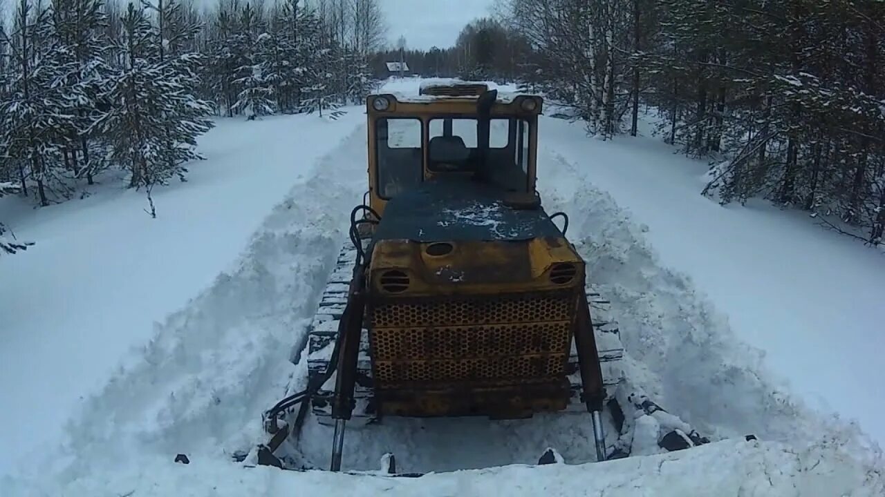 Д т зимнее. Бульдозер т-130 болотоход. Советский бульдозер т-130. Управление бульдозера т 130. Т130 бульдозер в тайге.