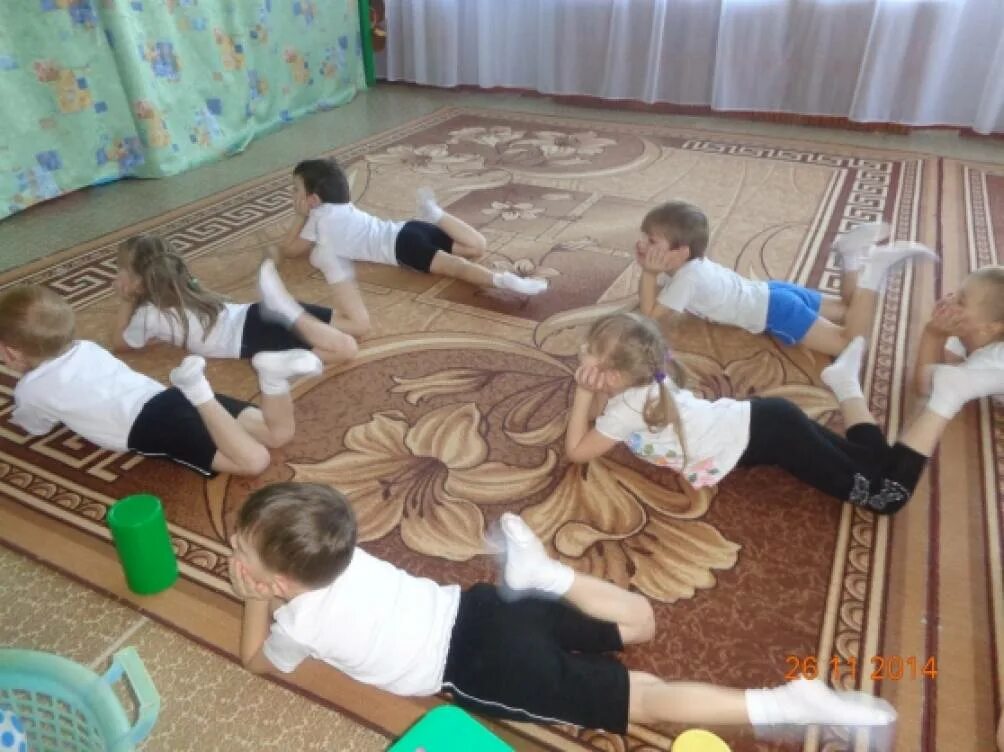 Игры физическое развитие в средней группе. Физкультурные досуги в детском саду. Спортивные занятия в детском саду. Средняя группа физической культуры фотоотчет. Здравствуй осень спортивный досуг.