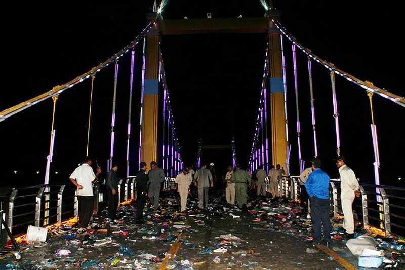 Трагедия на водном фестивале в Камбодже. Мост в Пномпене Камбоджа давка. 23 октября 2010