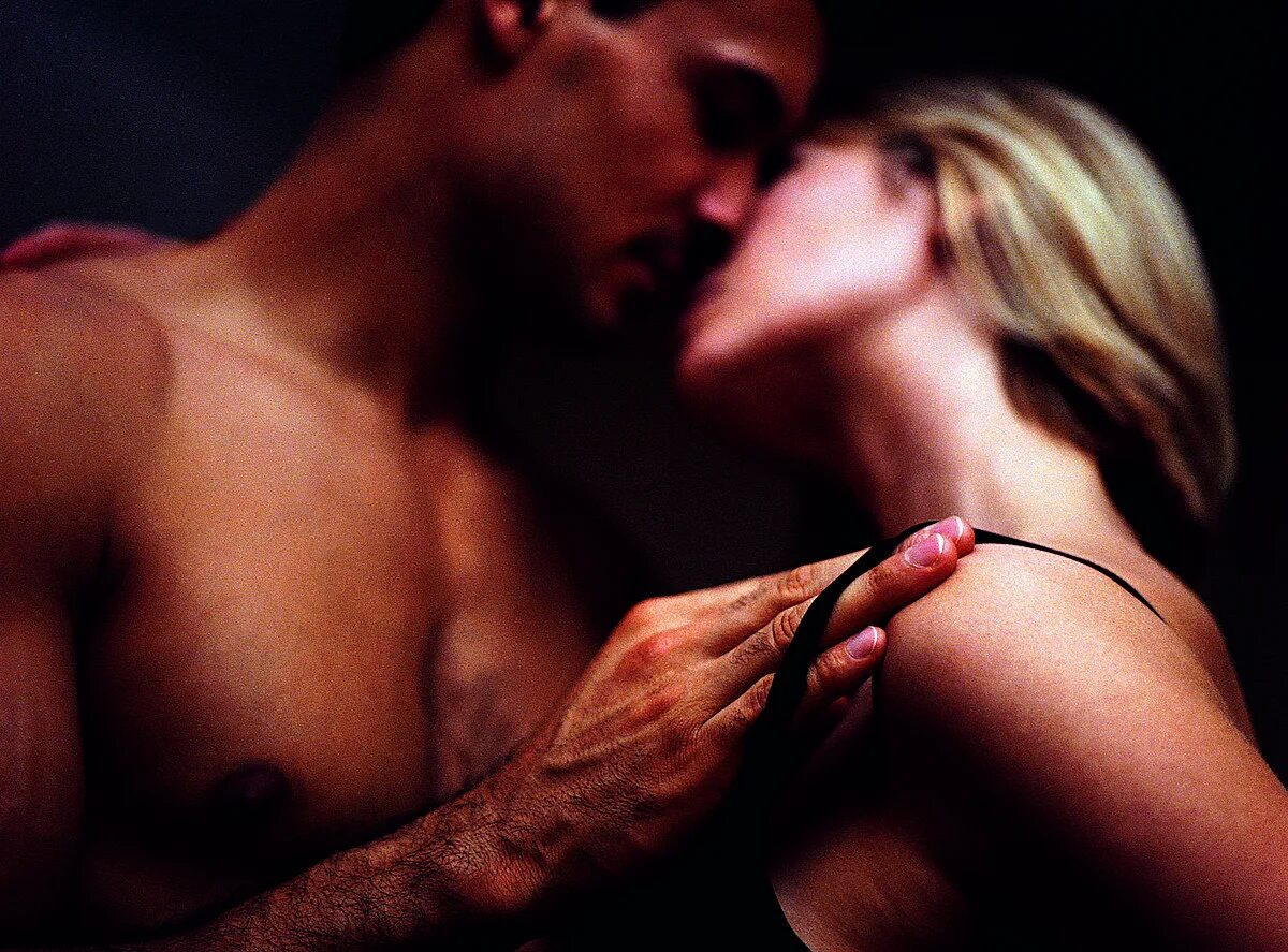 Мужчина и женщина в постели. Близость млбб. Близость млбб. Страсть в постели. Близость млбб.