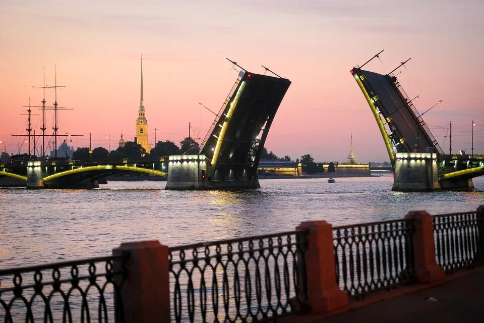 Разводка дворцового моста