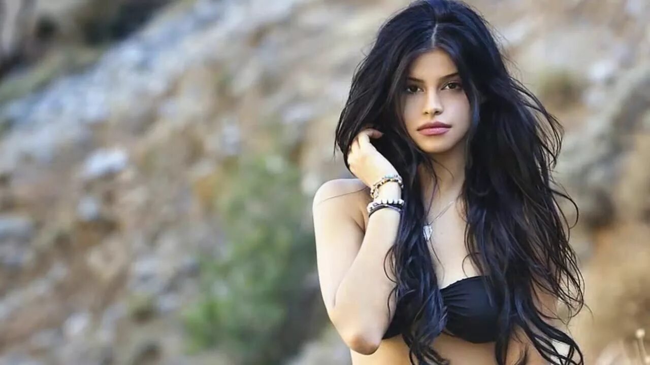 Брюнетка испанка. Очень красивая испанка. Красивые брюнетки. Диана моралес модель. Испанские девушки.