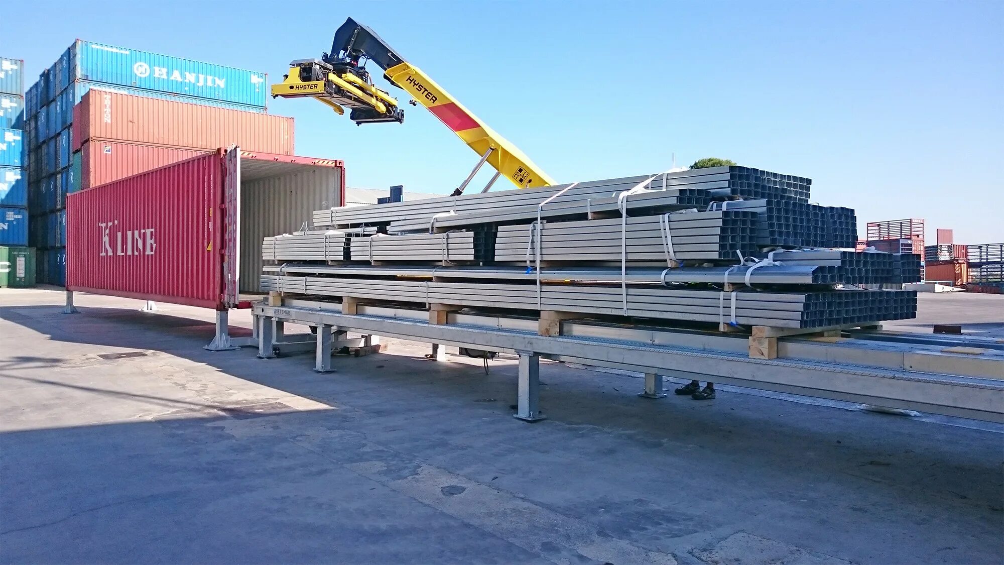 Loading and unloading Operations. Logistics loading and unloading. Loading and unloading clamping System. Loading unloading Equipments Logistics.