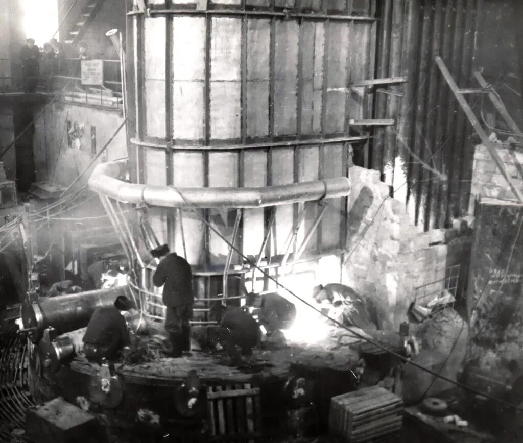 Реактор ф1 Курчатовский институт. ИРТ-2000 реактор. Курчатовский атомный реактор. Первый атомный реактор Курчатова.