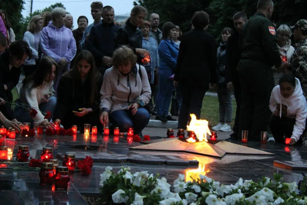 22 июня свечи памяти. Свеча памяти. Свеча памяти в школе. День памяти 22 июня 1941. 22 Июня 1941 скорбим.