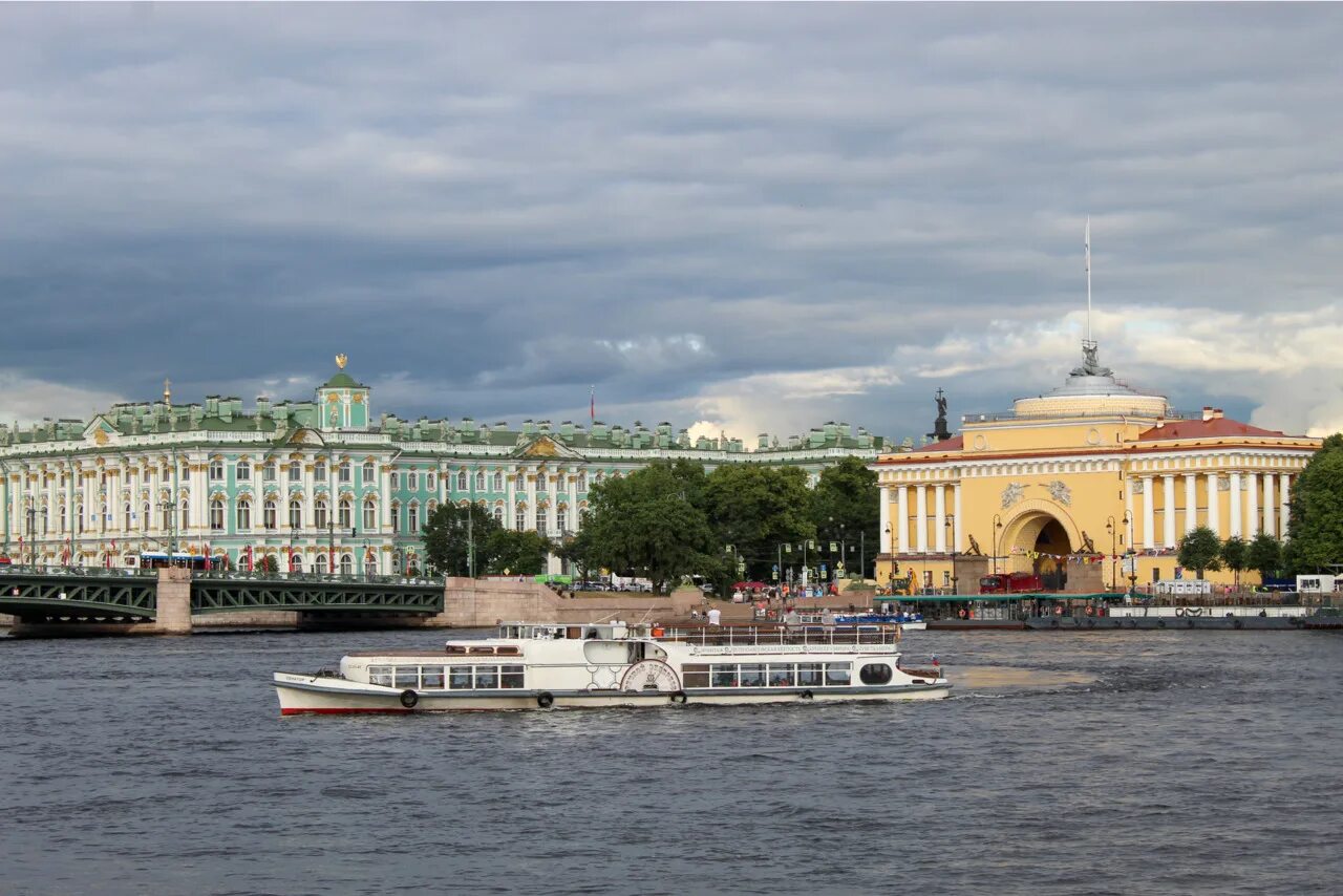 Что видна в санкт петербурге. Университетская набережная зима.