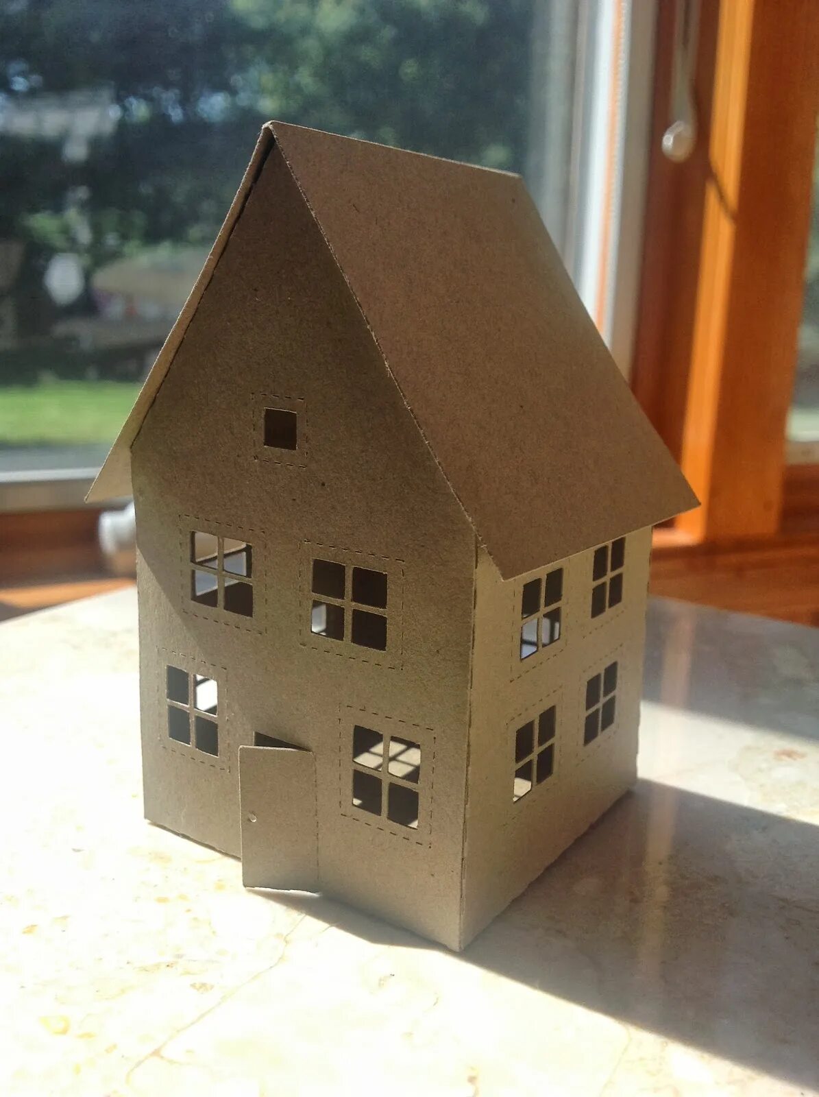макет картонного домика. как сделать домик из бумаги и картона. домик из картонной бумаги. как сделать домик из бумаги и картона. объемный домик.