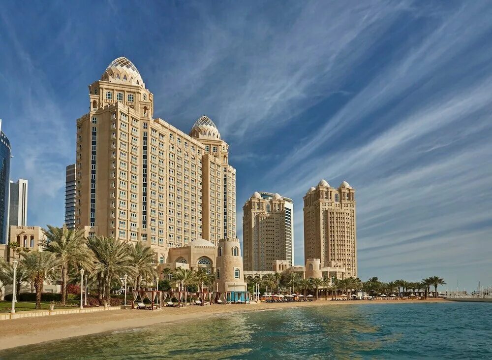 хилтон доха катар. Intercontinental doha пляж фото. доха корниш катар. доха отели. отель four seasons hotel doha.