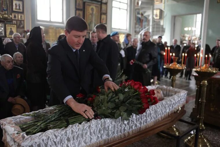 На отпевании Балабанова плакали даже военные и бизнесмены - Общество - Вечерний 