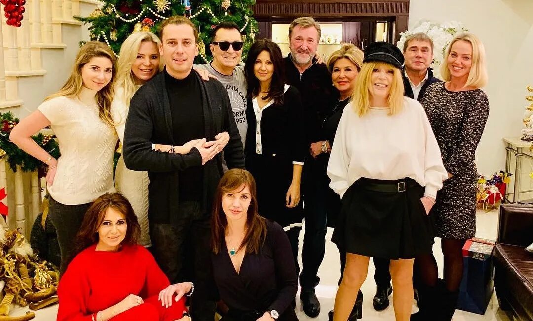 как пугачева встретила новый год 2024. пугачева и галкин на вечеринке. дом пугачевой и галкина в израиле. семья аллы пугачевой. максим галкин и алла пугачева 2021.