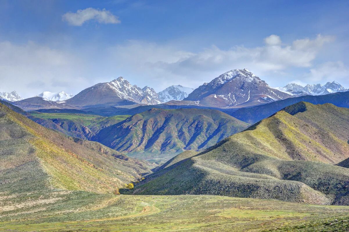 Село чираг агульский район. Достопримечательности балыкчи. Ала баш гора. Долина ала баш. Балыкчи киргизия.