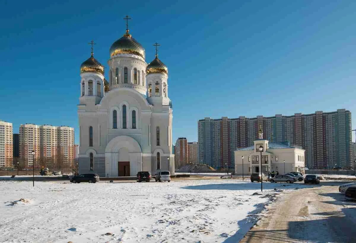 Храм Пресвятой Богородицы в Некрасовке. Покровская Церковь Некрасовка. Некрасовка район Церковь. Храм Покрова в Некрасовке.