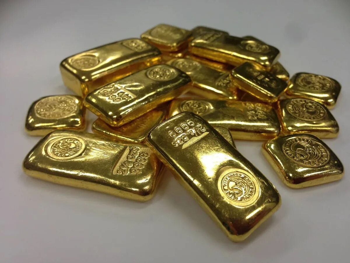 Фото голды. Золотой слиток Gold Bullion. Слитки золота Узбекистан. Швейцарские золотые слитки. Слиток платины.