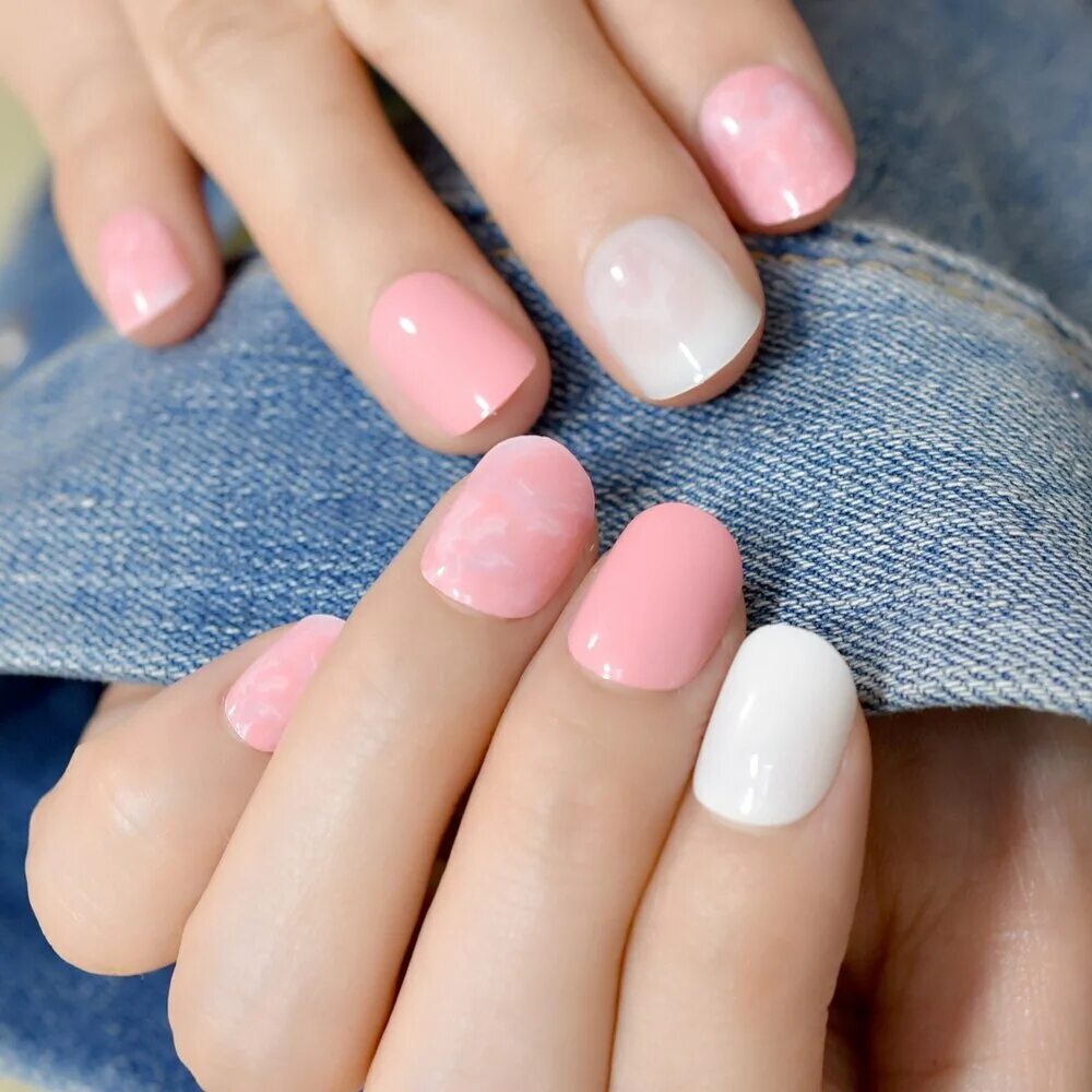 Френч на круглые ногти. Френч на короткие круглые ногти. Однотонный маникюр на короткие круглые ногти. Короткие овальные ногти. Маникюр на короткие ногти округлой формы.