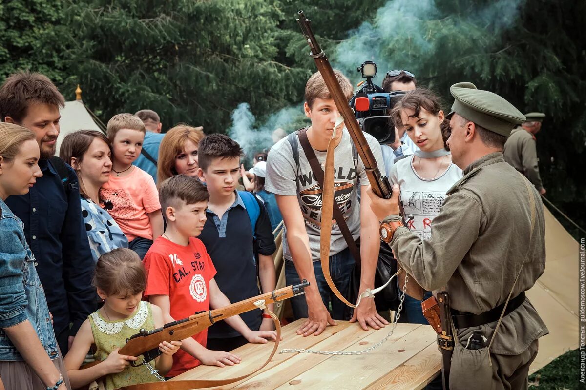 Фестиваль времена и эпохи. Фестиваль времена и эпохи в Коломенском. Фестиваль "времена и эпохи" 2011. Фестиваль реконструкторов ярмарка. Времена и эпохи времена и эпохи.