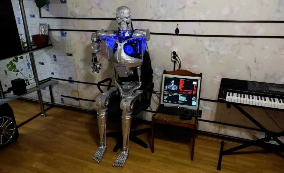 Какой из автономных роботов созданный французским изобретателем. Пермский робот дед. Дедушка робот. Мужчина создал робота с интеллектом дедушки. Глотал робот дедушка.