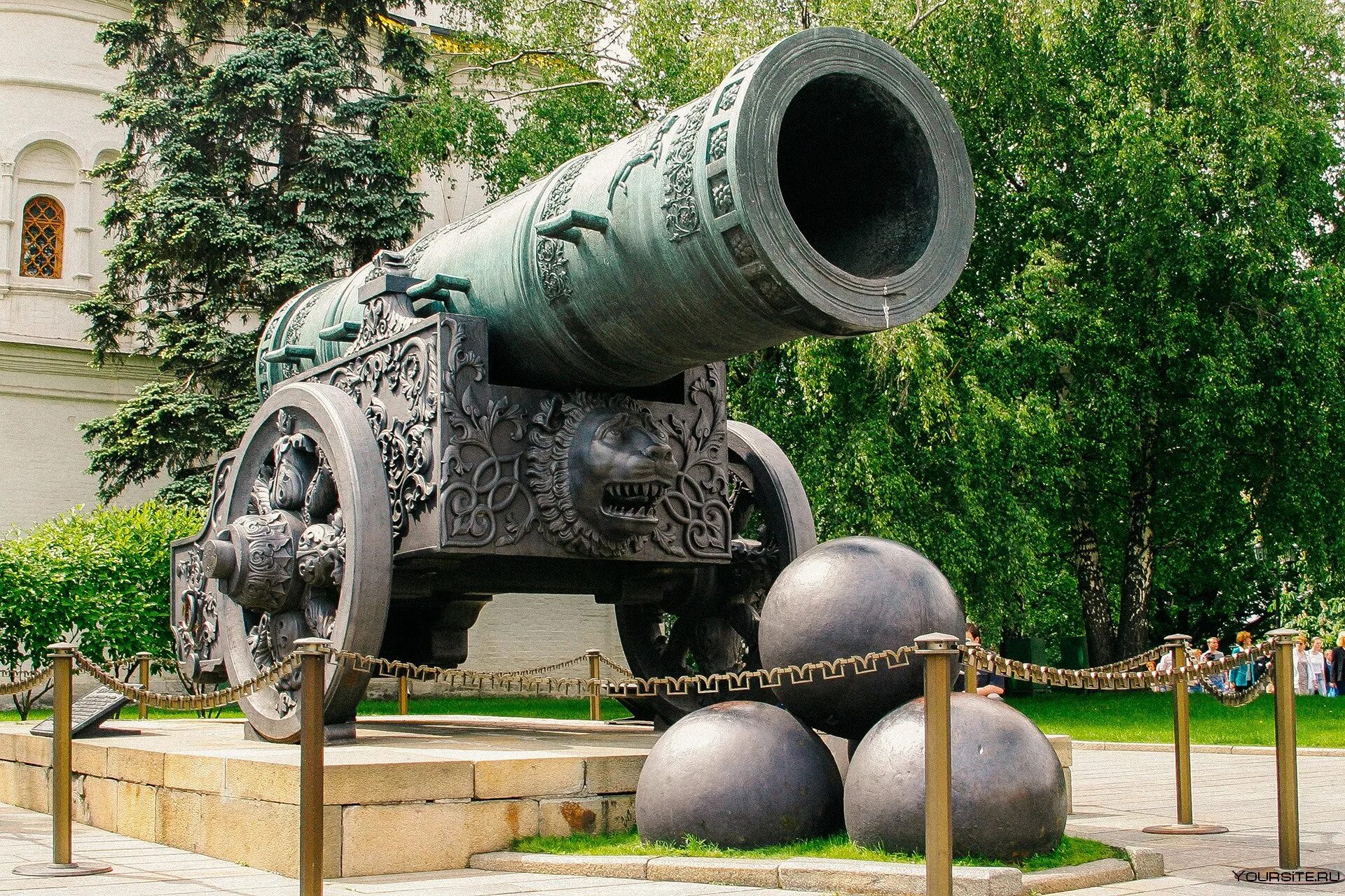 Царь пушка в москве. Монс мег пушка. Царь пушка йошкар ола. Круглые пушки. Царь пушка в кремле.