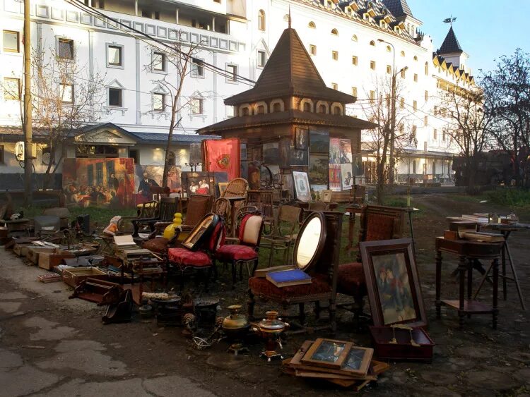 Блошиный рынок метро. Антикварный рынок Вернисаж в Измайлово. Блошиный рынок в Измайловском вернисаже. Измайловский Кремль блошиный рынок. Блошка в Измайлово.