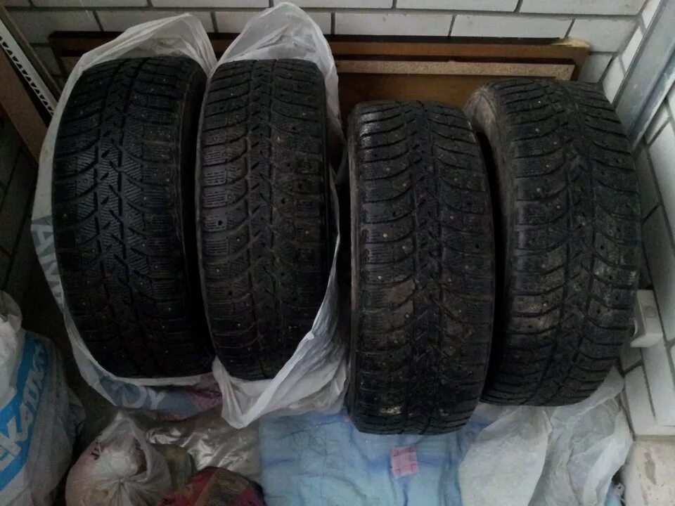 Авито купить новую резину. Bridgestone r16 зима. Бэушные покрышки. Зимние колеса бэушные. Резину бэушную зимнюю.