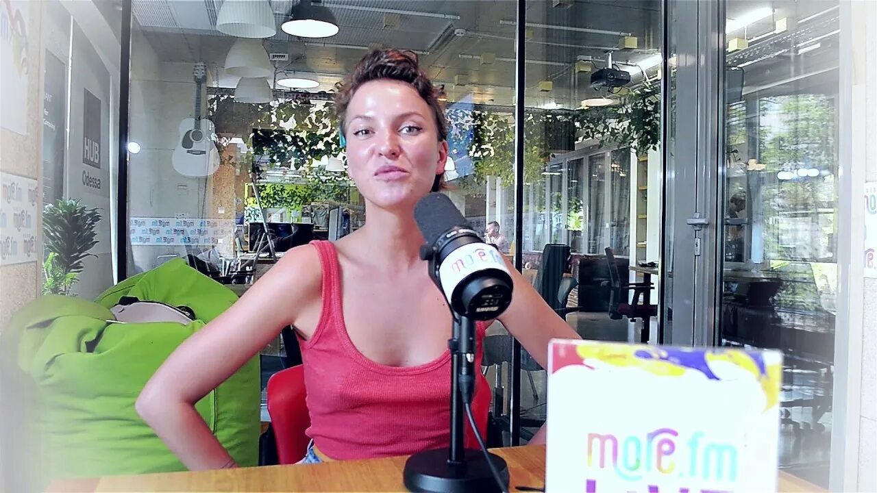 Радио море крым ведущие. Радио море крым. Радио море крым. Эфир радио море. Радио эфир гейл бс.