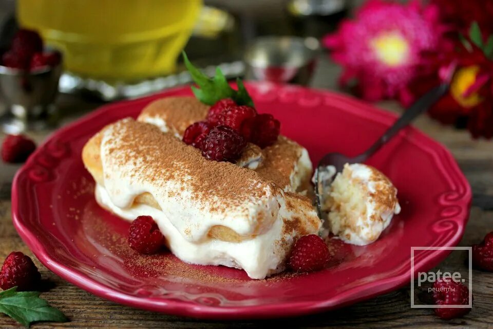 Творожный десерт тирамису. Тирамису со сливками и творожным сыром. Клубничный десерт. Тирамису со сливками и творожным сыром. Торт тирамису золотой колос.