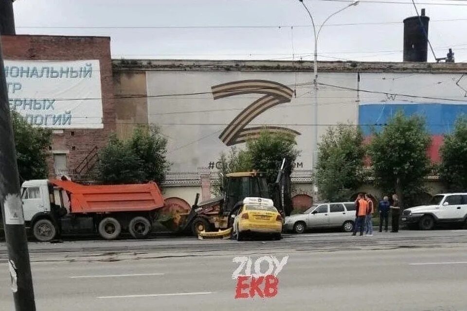 Эльмаш рулит приколы. Номер такси везет. Алиса ближайший магазин. Такси везет. Такси уралмаш эльмаш.