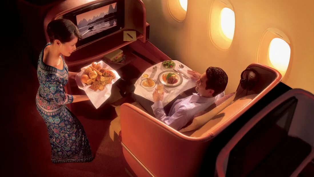 First class plus. Сингапурские авиалинии. В самолете джакузи мальчики. Люлька в бизнес классе Сингапура это. Singapore Airlines first class food.