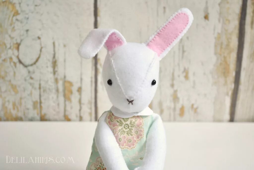 Узелковая кукла зайчик. Bunny bunny dolls. Игрушки хенд мейд. Felt bunny. Moulin roty мышка.