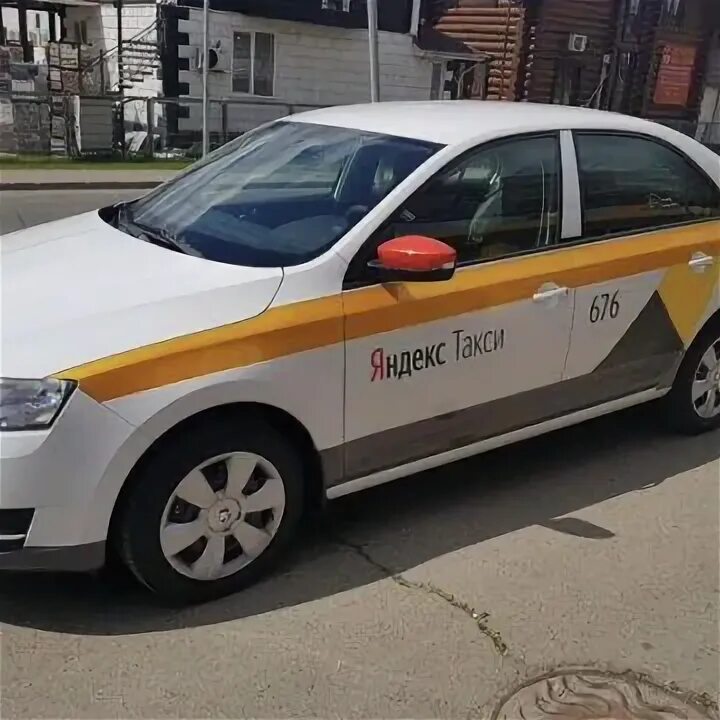Авто под такси отзывы водителей. Оклейка авто желтый. Skoda octavia 2021. Шкода рапид 2019 такси. Skoda skoda rapid 2019.