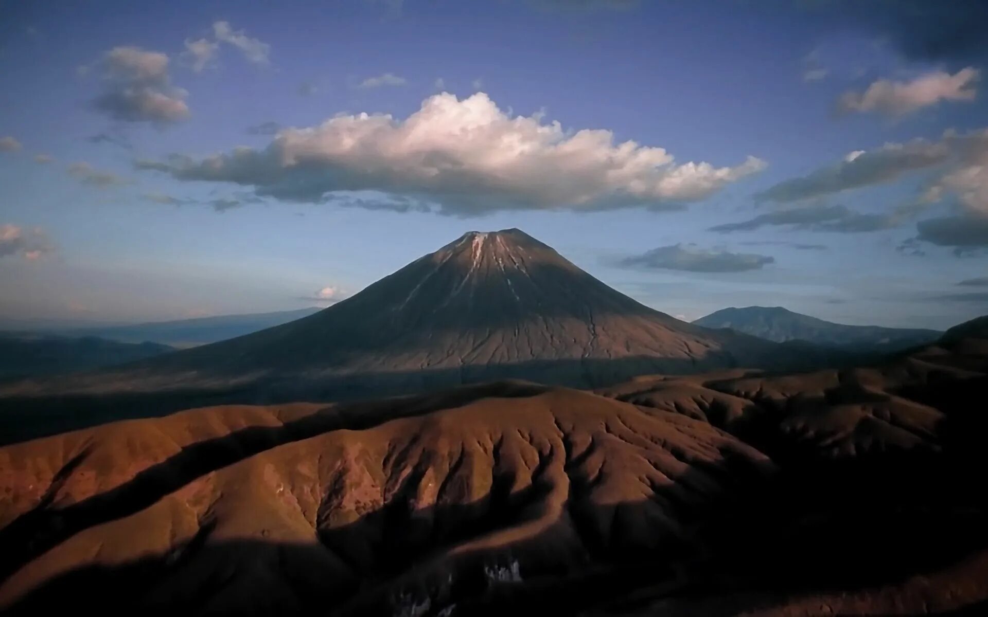 Африка самый высокий. Вулкан Килиманджаро. Потухший вулкан Килиманджаро. Килиманджаро Африка. Стратовулкан Африки — Килиманджаро.