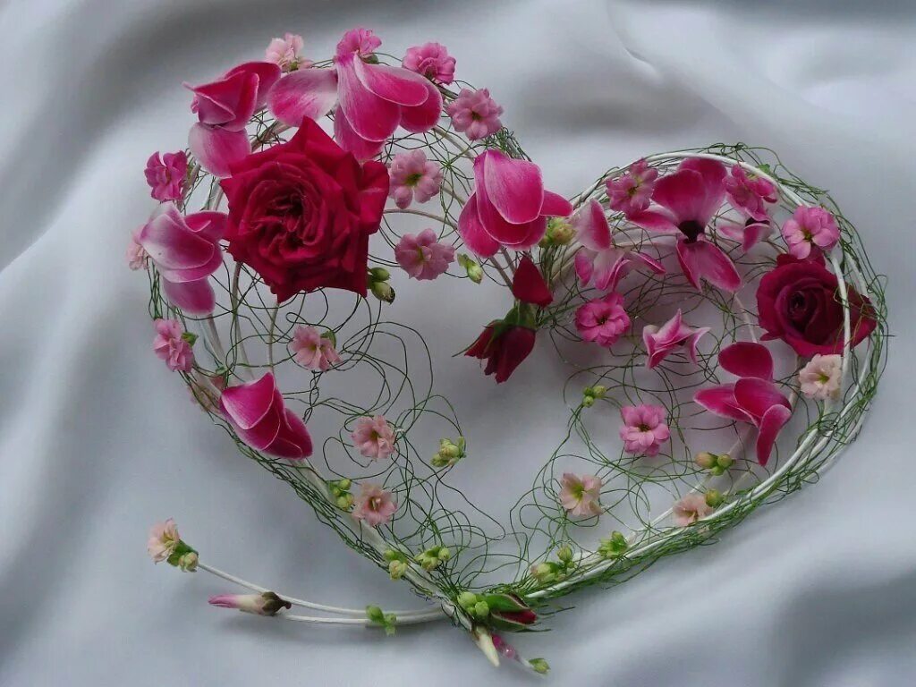 Сердечного доброго утра. Цветы доброму сердечку. Доброе утро розы. Доброе утро для милых сердцу людей. Букет из роз открытка.