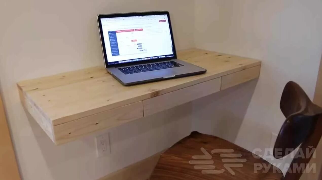 Компьютерный стол подвесной к стене. Деревянный компьютерный стол. Угловая столешница для письменного стола. Стол без ног. Навесной стол.