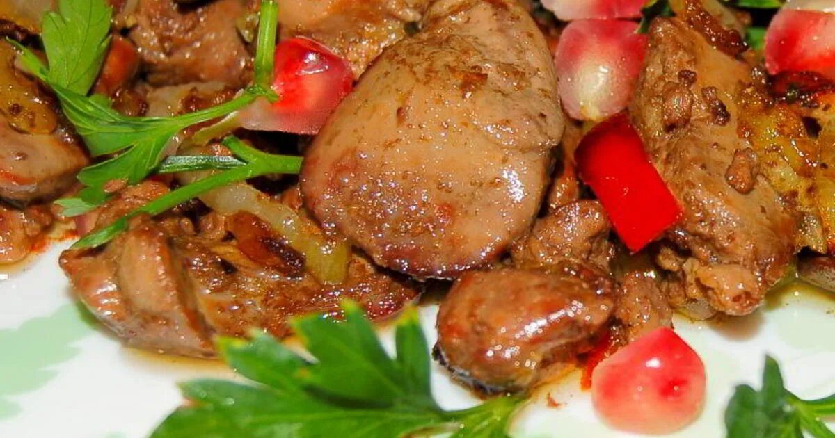 Печень на ужин можно. Вкусное блюдо из куриной печени. Гарнир к печени куриной. Свинина с куриной печенью в Красном вине.