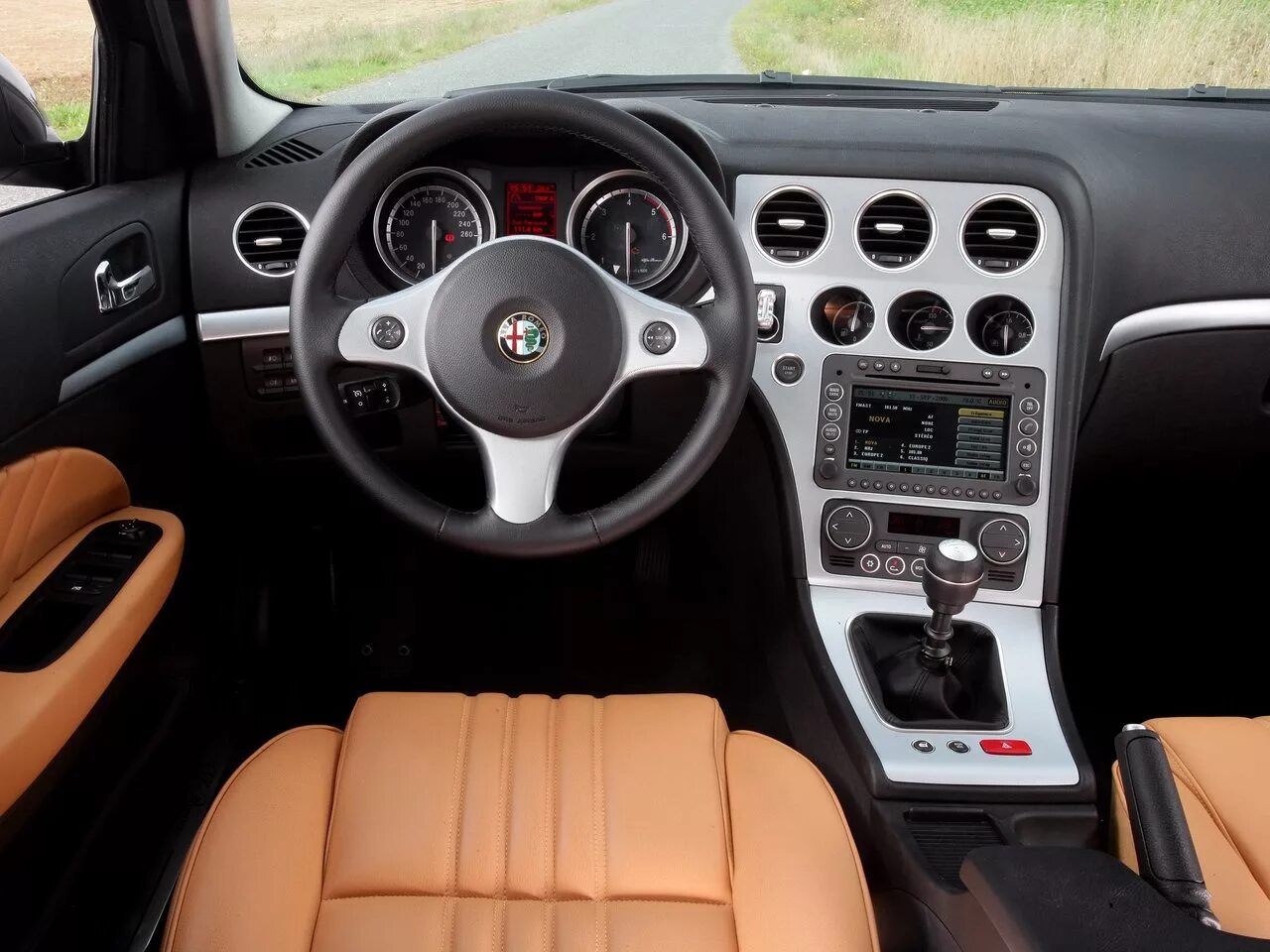 Салон альфа ромео. Альфа Ромео 159 салон. Alfa Romeo 159 Interior. Alfa Romeo 159 седан. Альфа Ромео 159 интерьер.