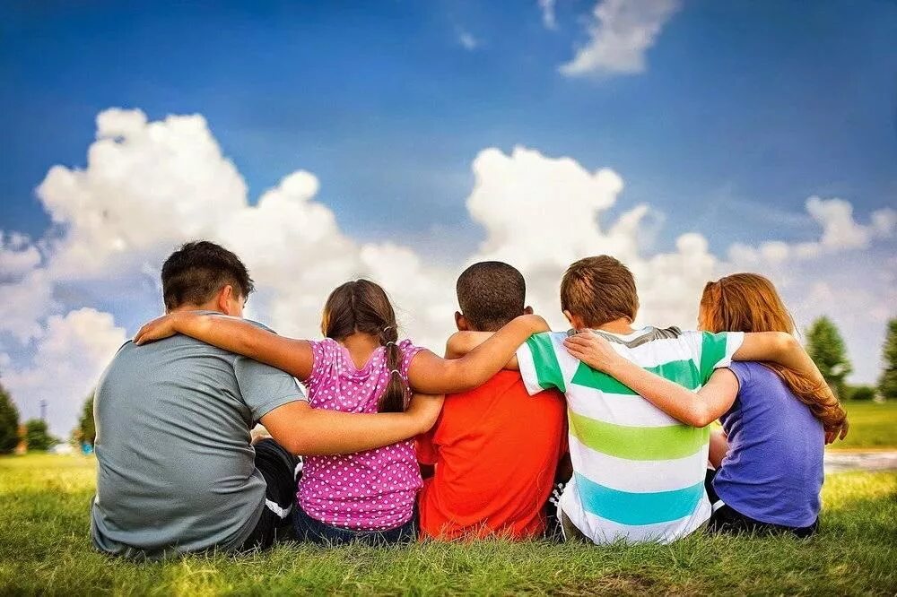 Дружеские отношения с коллегами. Встреча подруг. Друзья вместе. New friendly. Making new friends.