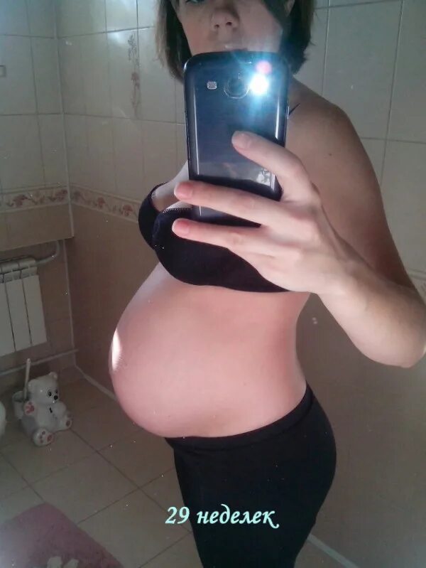 Тянет живот на 29 неделе. Беременна 28 недель поясница болит. У беременных живот твердый. Живот на 29 неделе беременности. 29 акушерских недель живот.