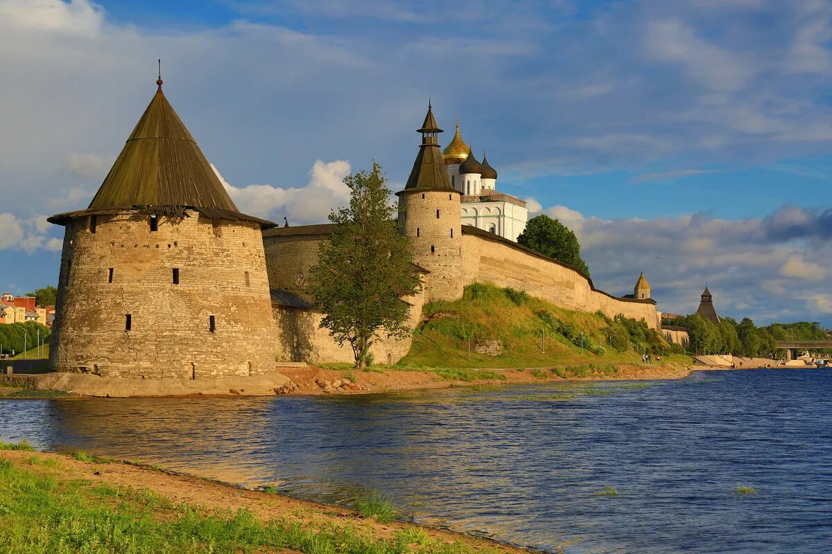 Брянск Кремль. Севский Кремль. Древний Кремль в Брянске. Псковский Кремль в работах художников. Бесплатные сайты пскова