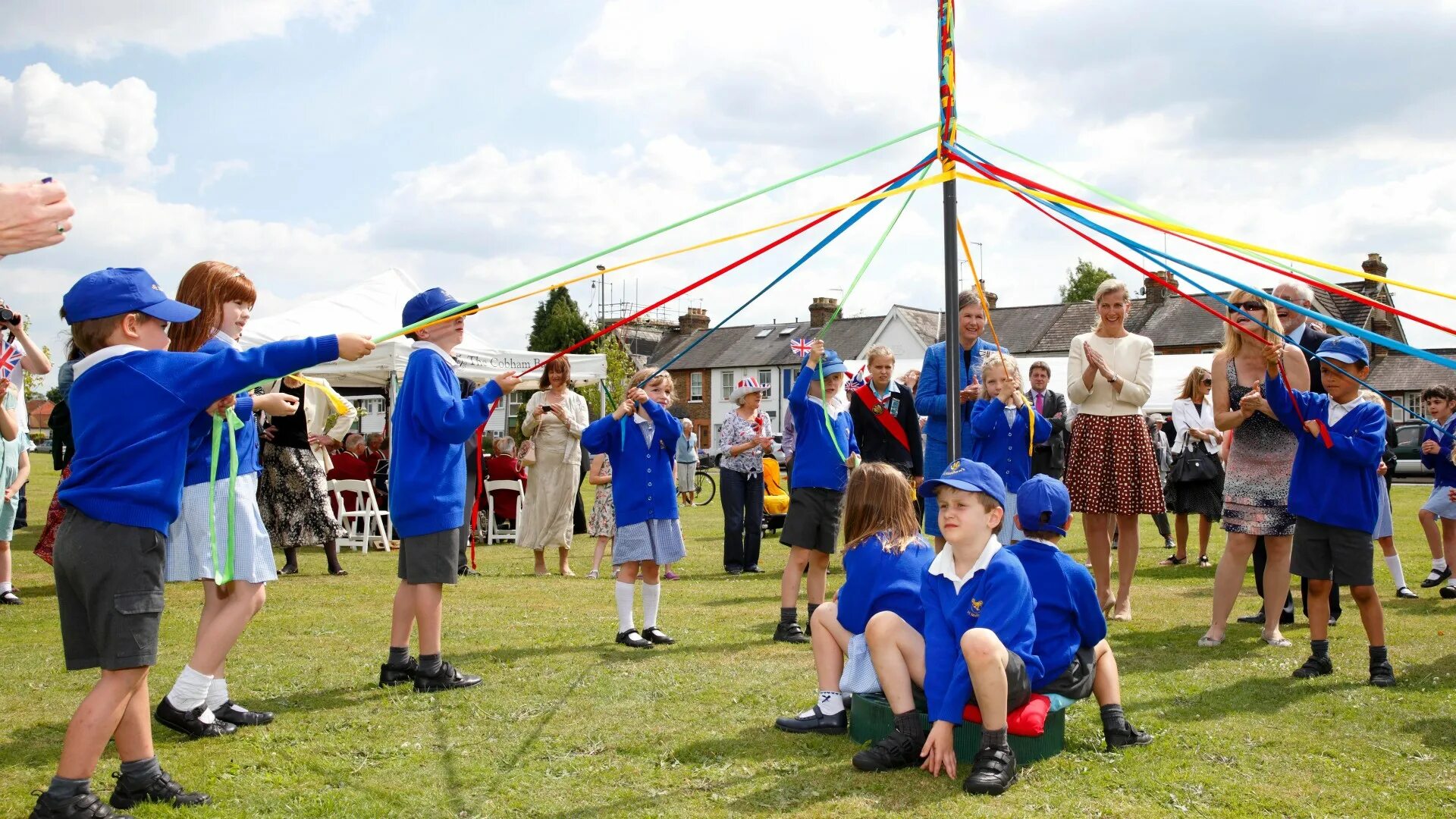 Праздник Maypole в Великобритании. Spring Bank Holiday в Великобритании. Early May Bank Holiday в Великобритании. Summer Bank Holiday в Великобритании. Summer bank