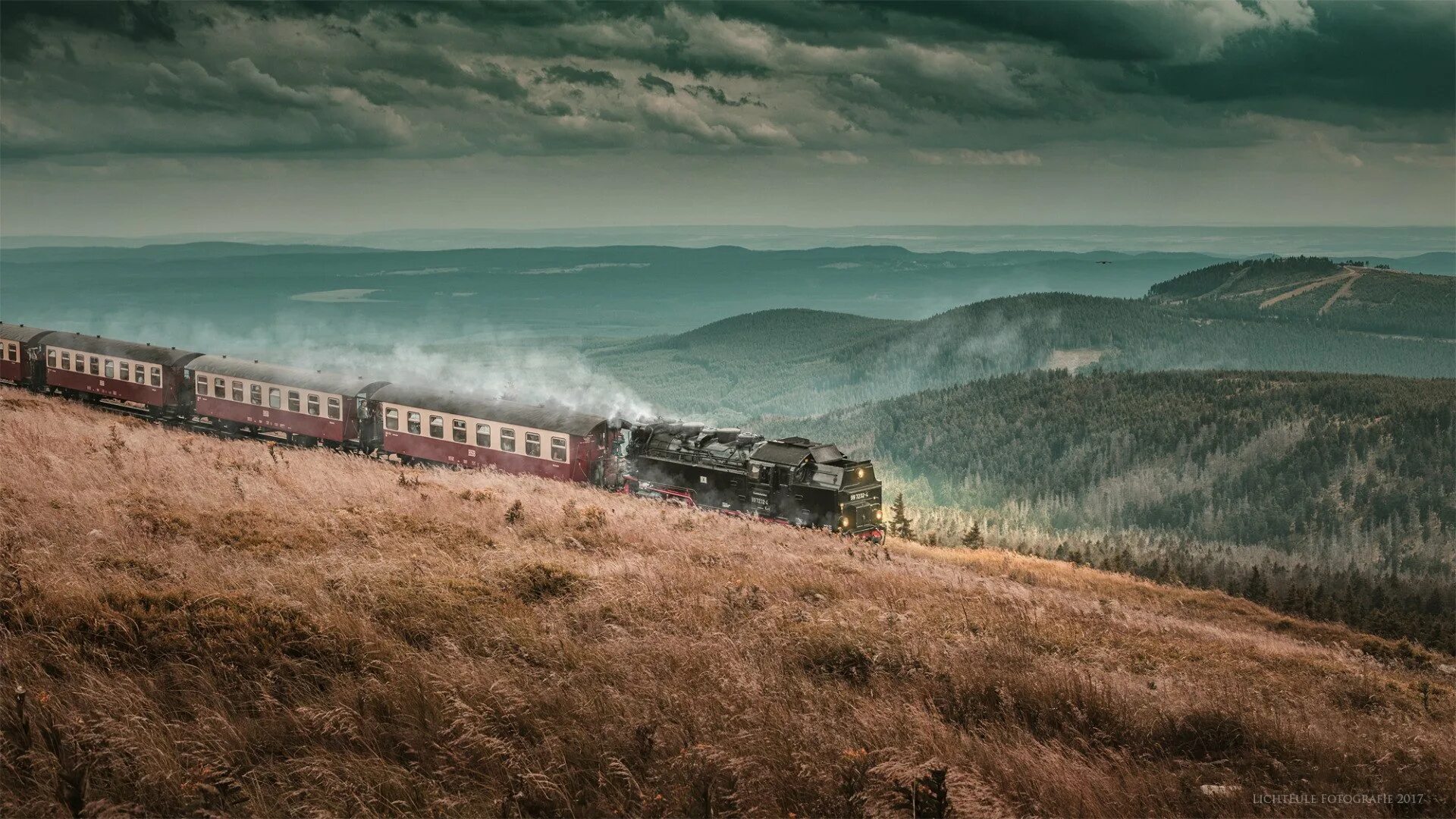 Ночной полустанок. Узкоколейка сербия. Поезд природа. Поезд зимой. Железная дорога запорожье мелитополь.