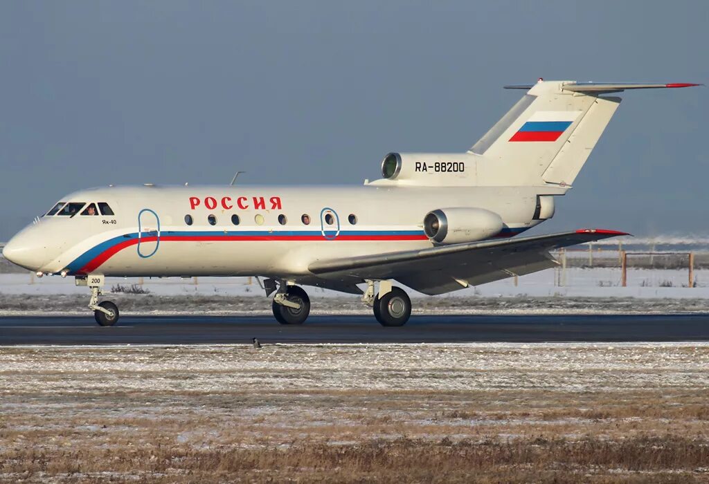 як-40 ra-88228 баркол. як-40 пассажирский. як 40 пассажирский самолет пассажирские самолеты. як 40 пассажирский самолет пассажирские самолеты. Yakovlev yak-40s1.