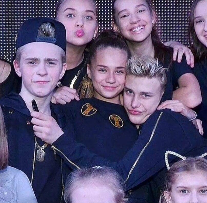 Катя адушкина и никита златоуст. Катя адушкина в 14 лет. Катя адушкина и златоуст. Парень кати адушкиной сема. Новый парень кати адушкиной.