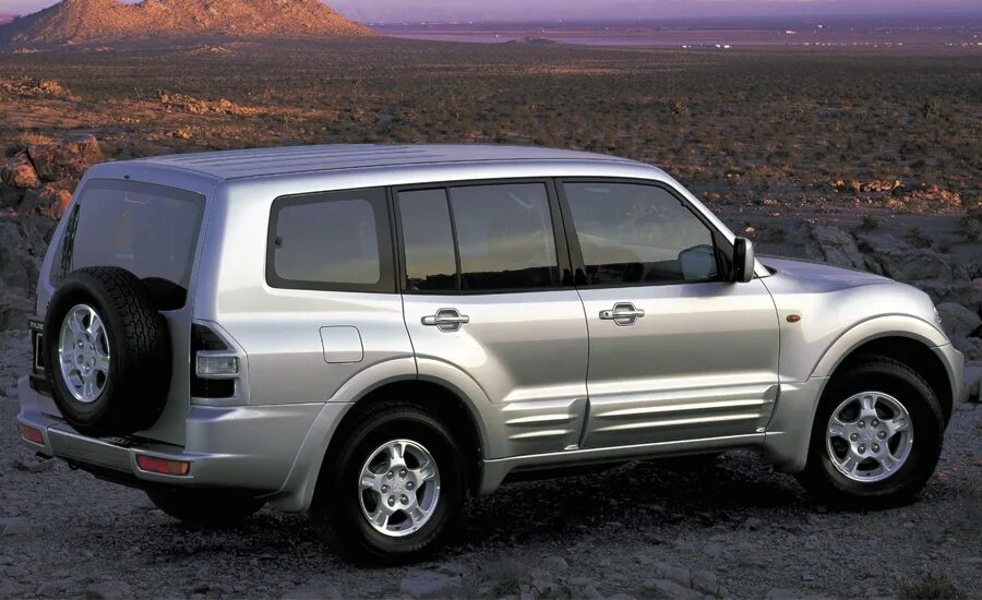 Паджеро 3 3.2 дизель купить. Mitsubishi Pajero 1999-2006. Mitsubishi Pajero 3. Mitsubishi Pajero III 1999. Мицубиси Паджеро 3 поколения.