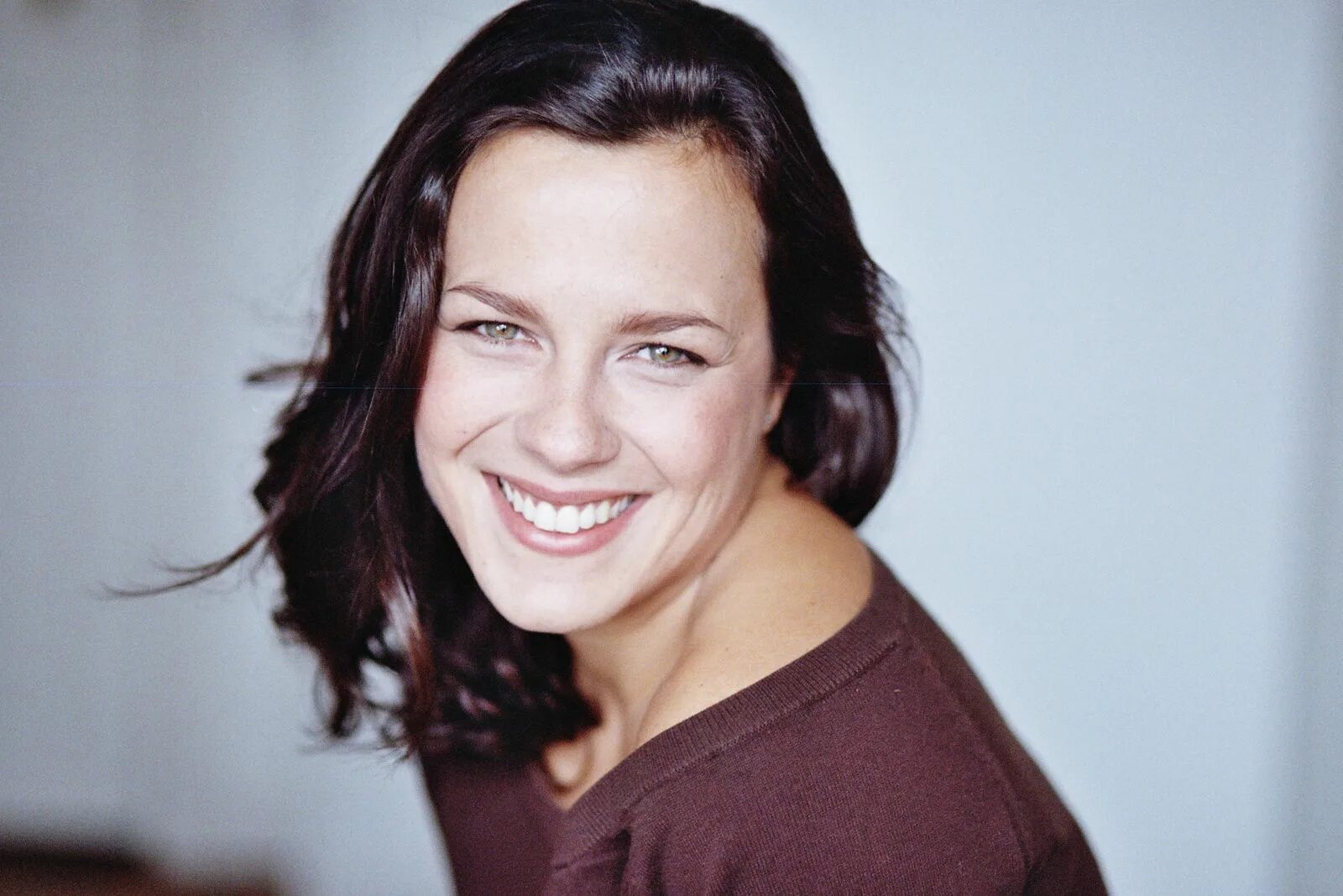 Академика королева 19/1 уфа. Шарлит. Девушки надувают воздушные шары. Шарлиз терон сейчас. Шарлит уфа шары.