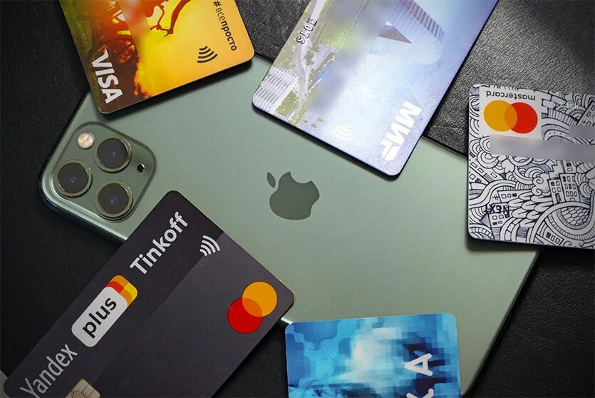 Для банковских карт на айфон. NFC метка для банковской карты. Айфон банк карты. Айфон и банковская карта.