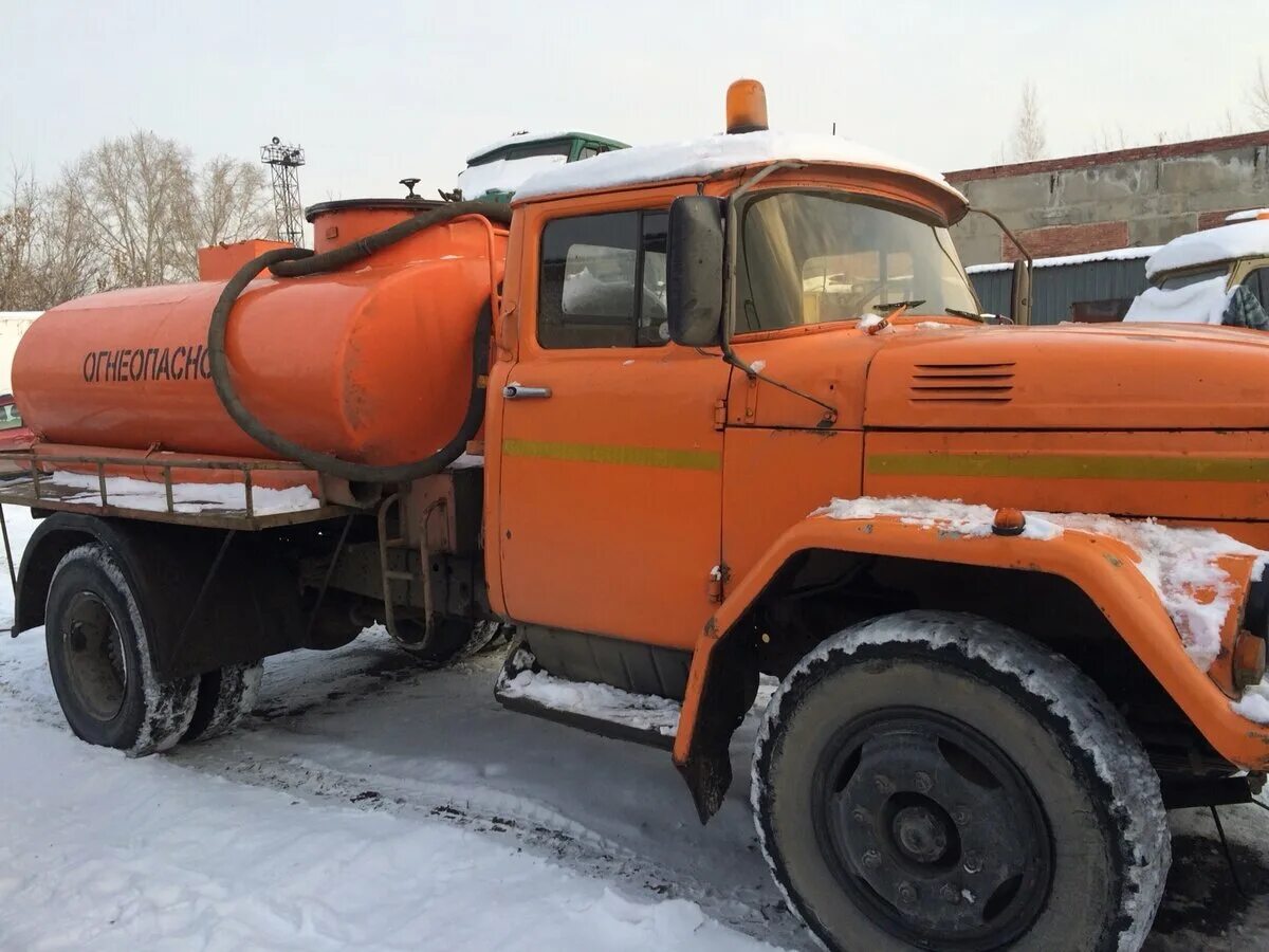 130 бензин. зил 130 зеленый. зил 130 топливозаправщик. грузовик зил 130 бортовой. зил 130 2007.