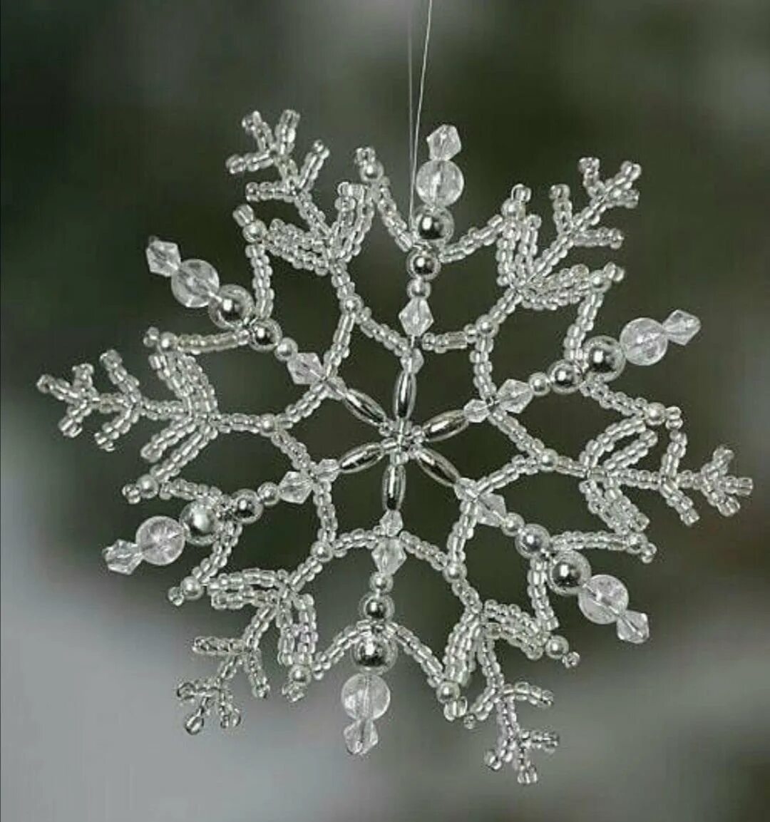 Снежинки из бусин. Снежинки из бисера.