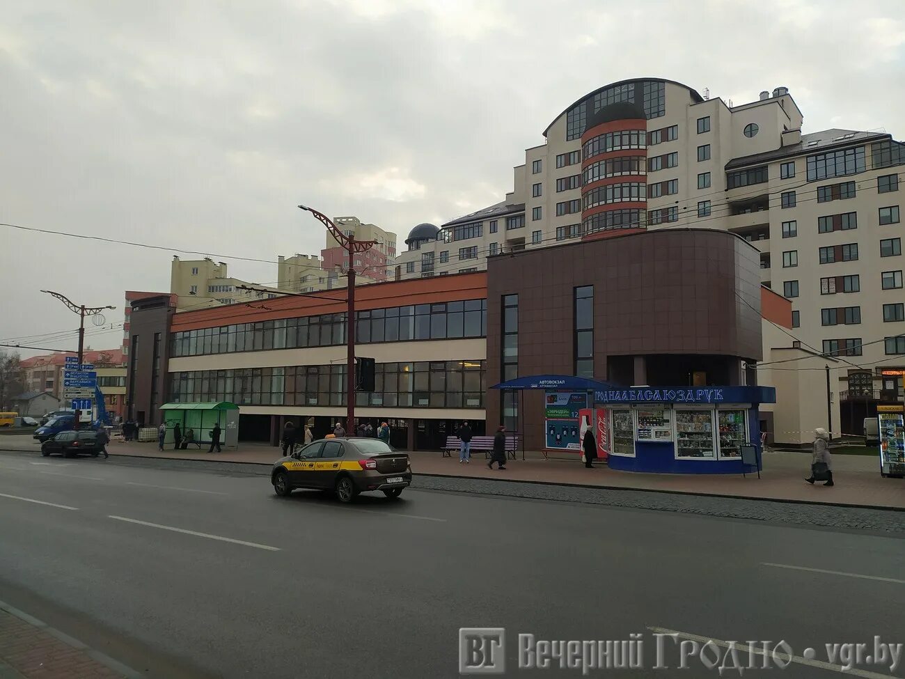 Фикс гродно. Магазин напротив автовокзала. Здания напротив автовокзала. Торговый центр напротив автовокзала Москва. Фикс прайс напротив автовокзала.