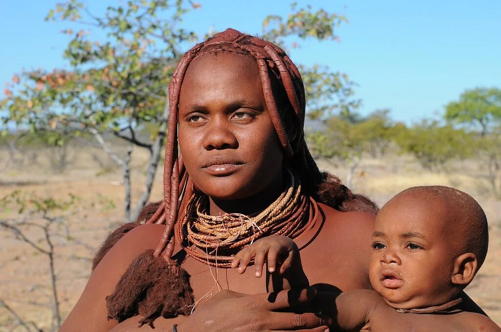 Tribe himba pro. Племя Химба в Намибии. Народу Химба из Намибии. Химба Ангола. Племя Химба в Намибии женщины.